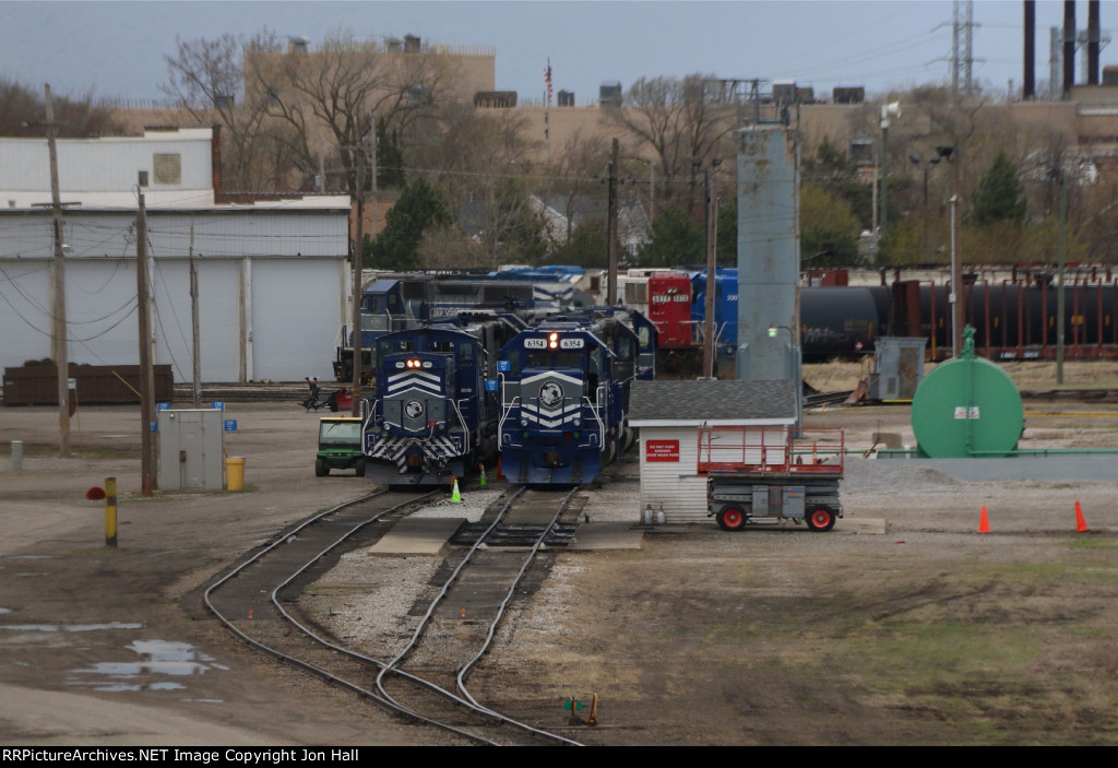 LSRC 1502 & 6354 sit at the south end of two lines of power as other units sit nearby